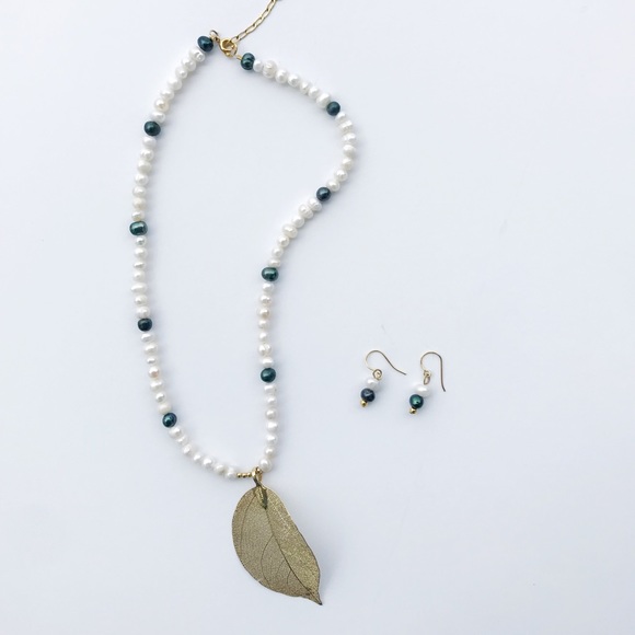 White & BlueGreen Pearls Feather Necklace&Earrings - Picture 2 of 3